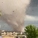 Imagen para el artículo titulado Un dron captura la devastadora destrucción que desata a su paso un tornado en Kansas